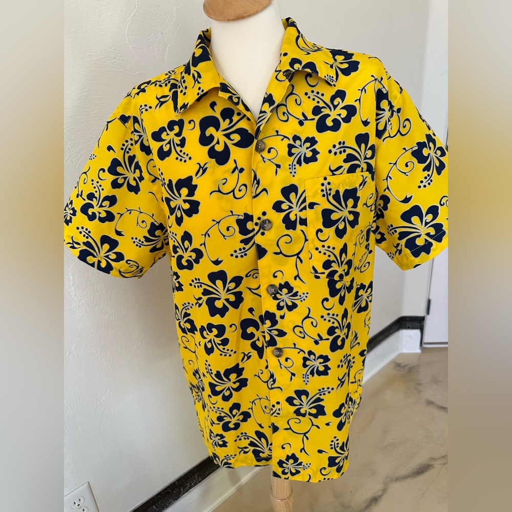 SurfWaves Hawaiian Shirt | Retro Resort Tropical Button Up | Vacation Coastal